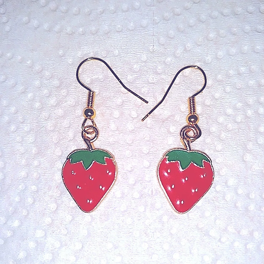 Strawberry Field Necklace 18-22" Chain Lobster Clasp Feminine Dainty Cute NEW - Picture 5 of 7